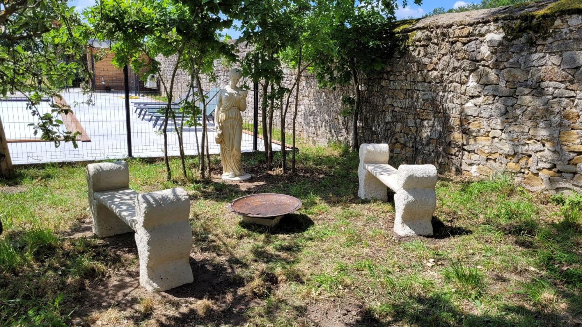 Villa Saint Pierre La Trimouille Bagian luar foto