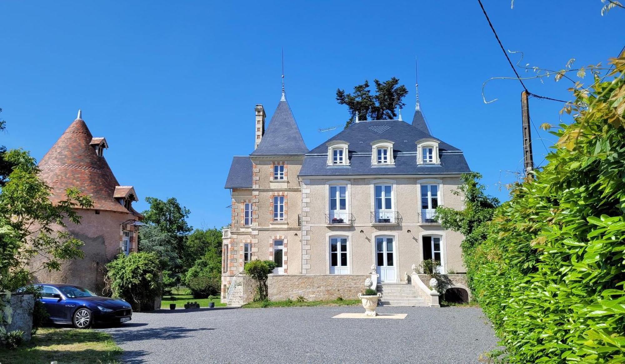Villa Saint Pierre La Trimouille Bagian luar foto