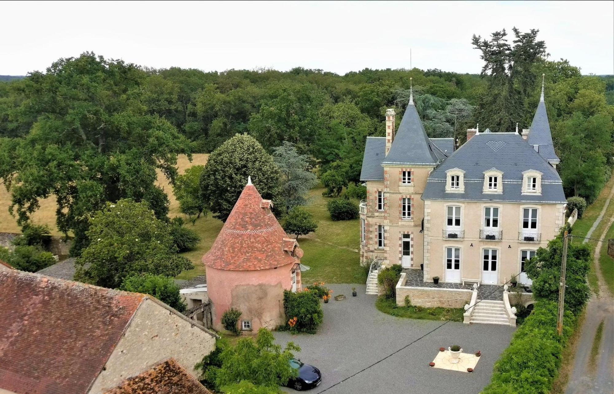 Villa Saint Pierre La Trimouille Bagian luar foto