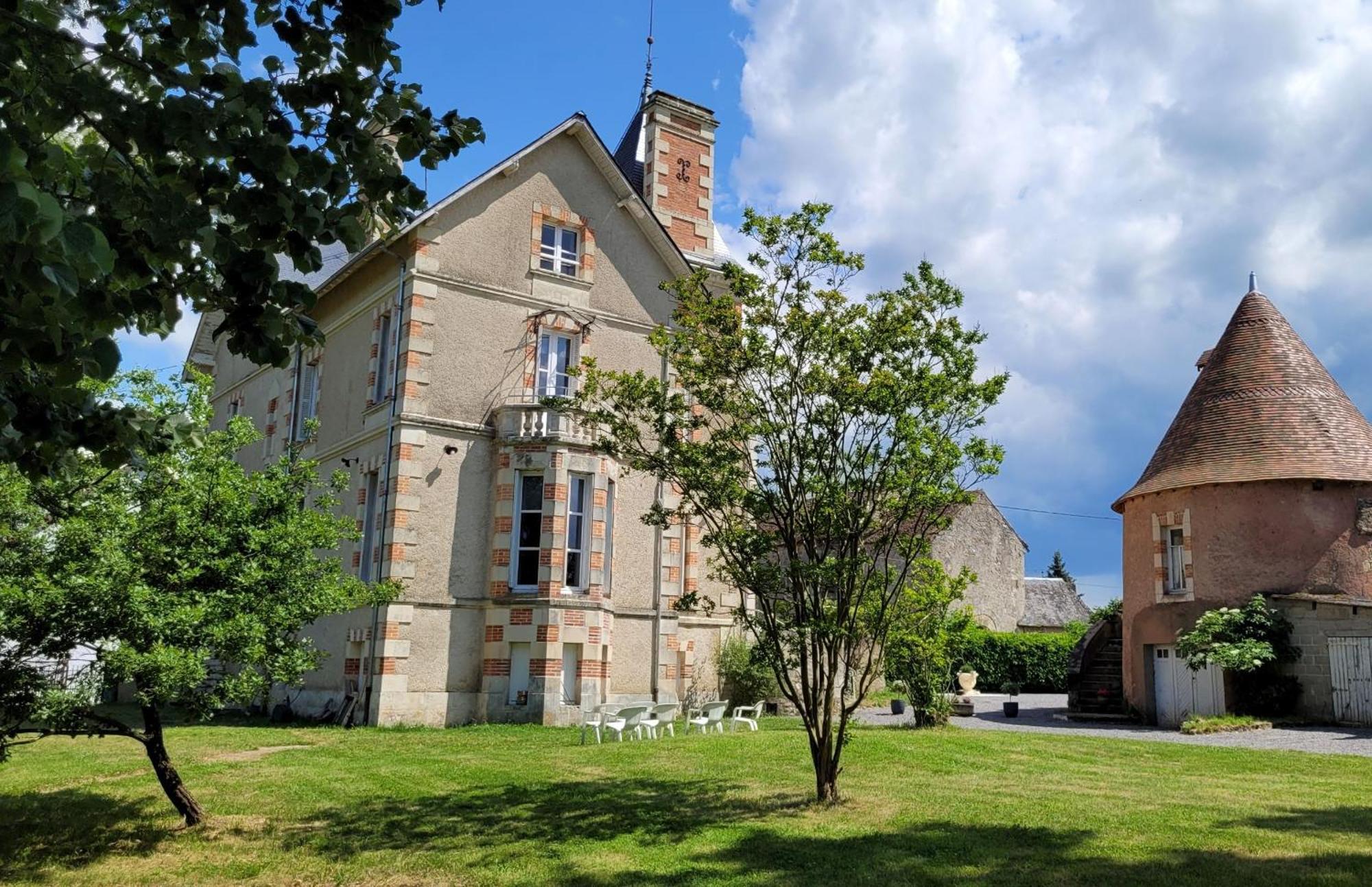 Villa Saint Pierre La Trimouille Bagian luar foto
