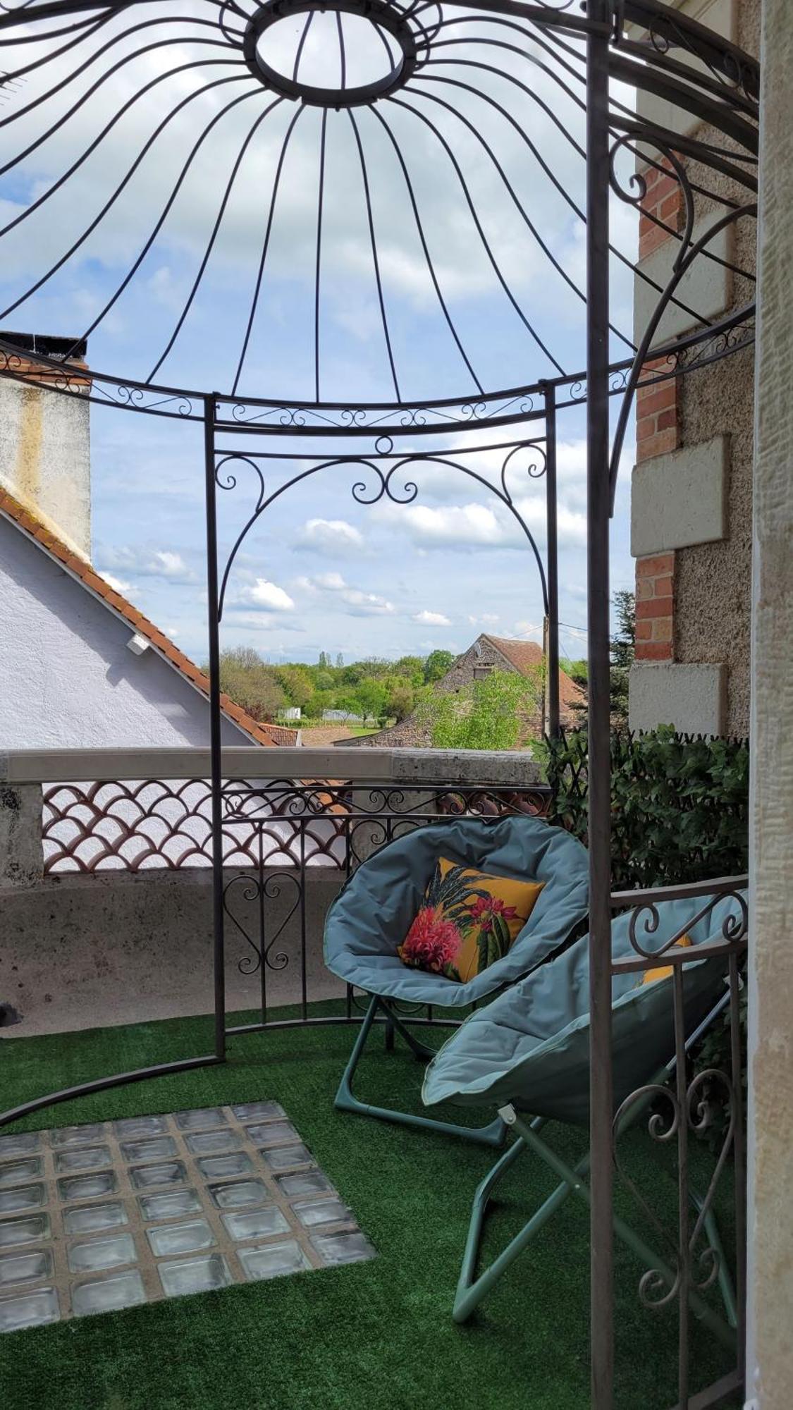 Villa Saint Pierre La Trimouille Bagian luar foto