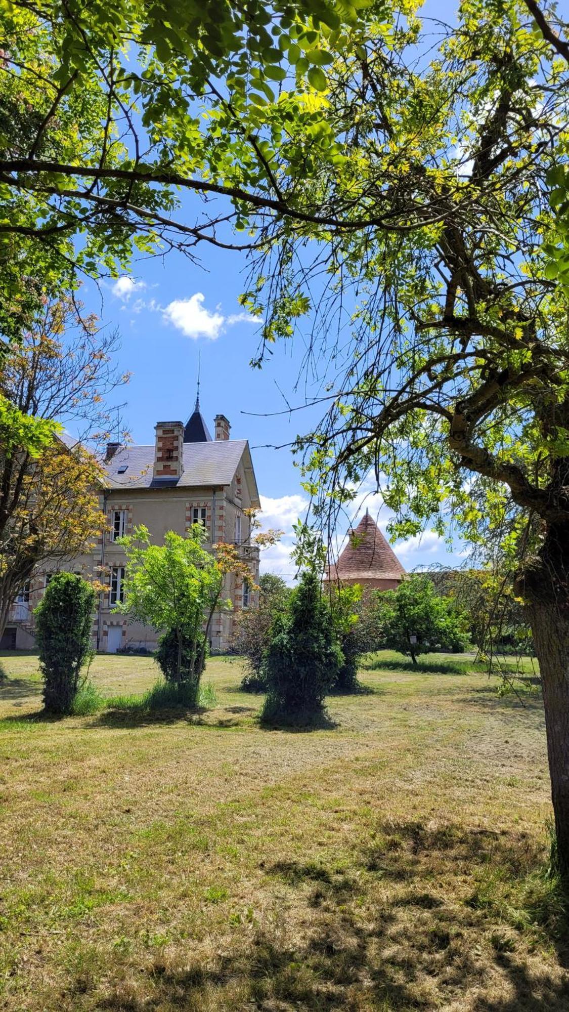 Villa Saint Pierre La Trimouille Bagian luar foto